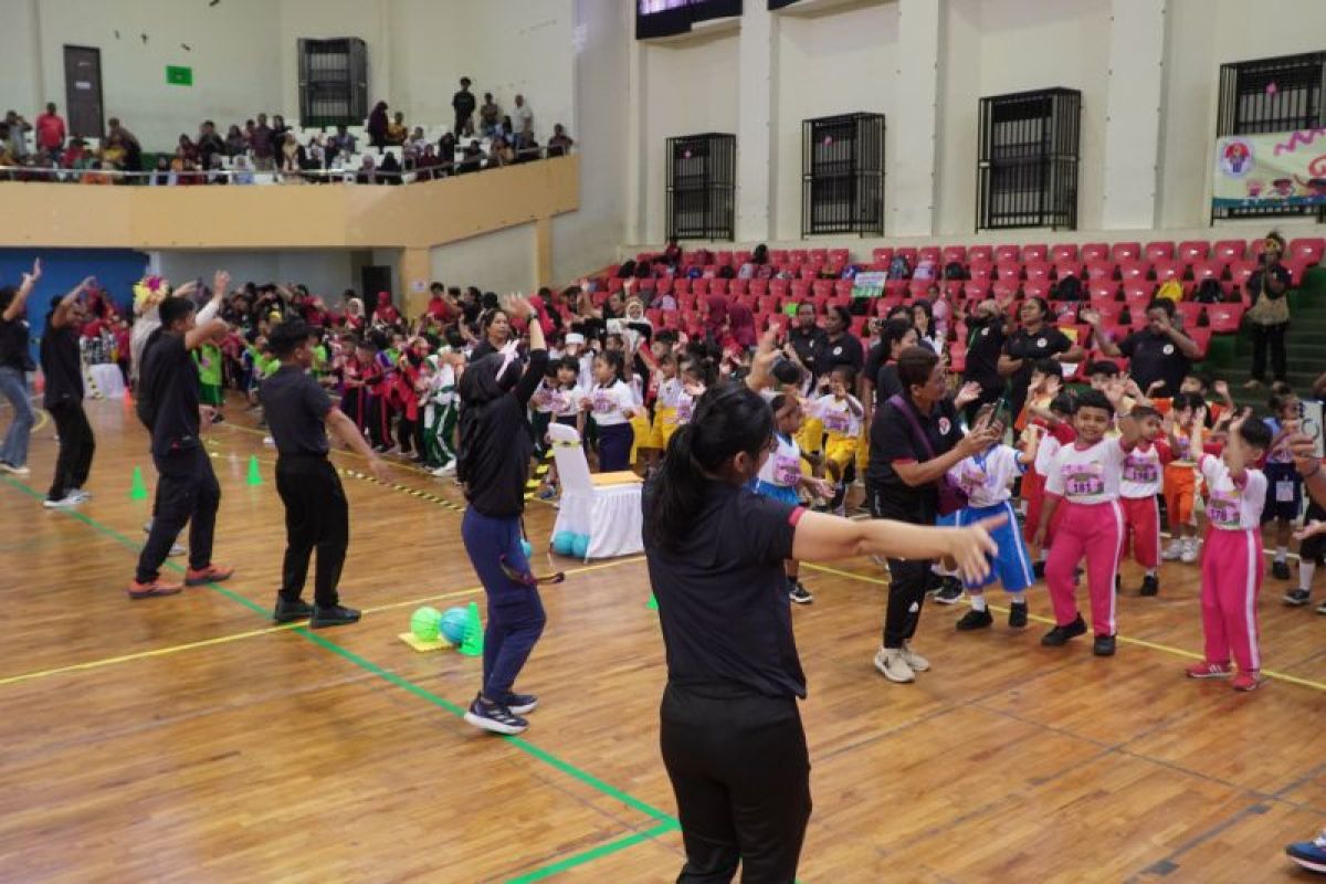 500名查亚普拉学生参加体育节纪念韩